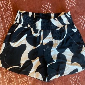 NEW-  A New Day High Rise Linen Pull On Shorts Black Abstract (X-Small)
